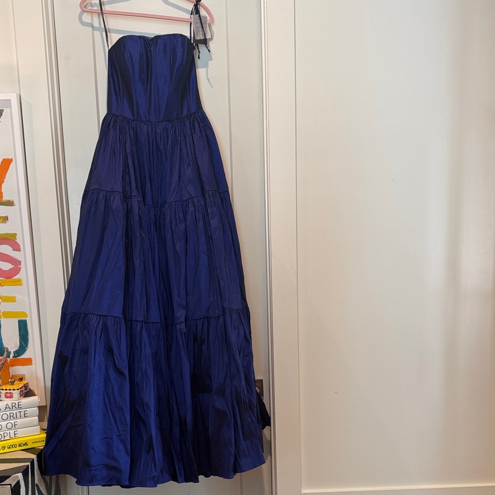 Elegant Strapless Blue Gown